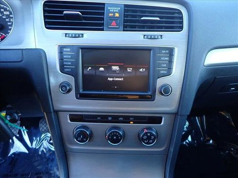 Used 2016 Volkswagen Golf S image 16