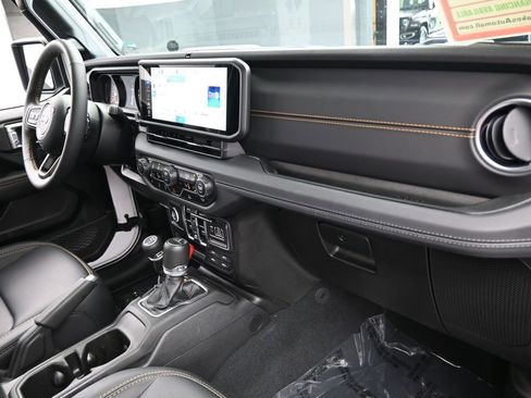 Used 2024 Jeep Gladiator Sport w/ Premium Package image 47