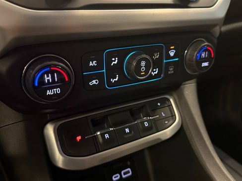 Used 2020 GMC Acadia SLT w/ Premium Package image 14