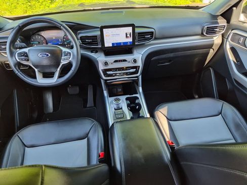 Used 2023 Ford Explorer XLT w/ Equipment Group 202A AWD/4WD image 16