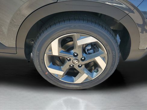Certified 2025 Hyundai Venue SEL FWD image 32