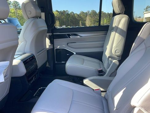 New 2026 Jeep Grand Wagoneer L Limited w/ Premium Group II AWD/4WD image 25
