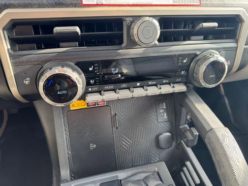 Certified 2025 Toyota Tacoma Limited AWD/4WD image 20