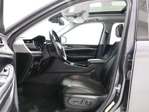 Used 2022 Jeep Grand Cherokee L Limited image 17