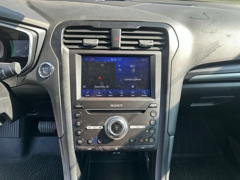 Used 2020 Ford Fusion Energi Titanium FWD image 17