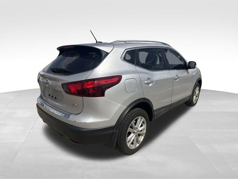 Used 2018 Nissan Rogue Sport SV FWD image 3