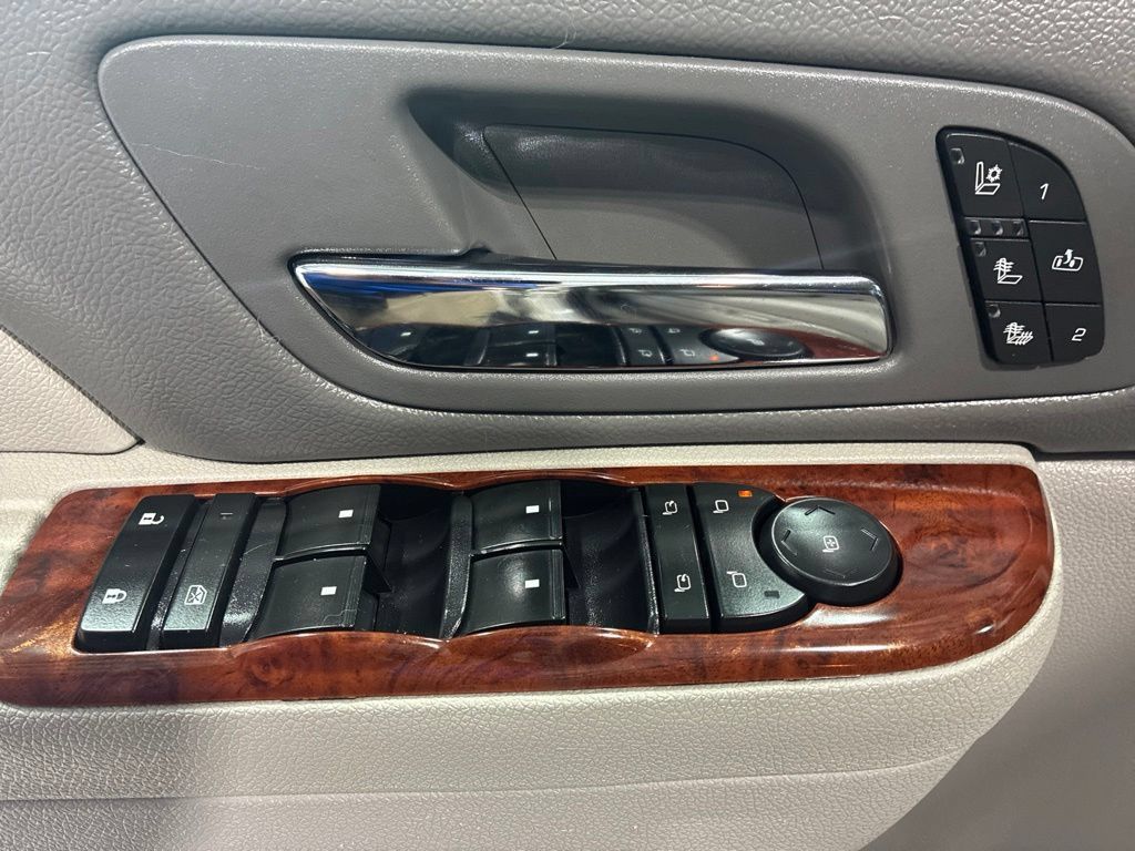 Used 2014 GMC Yukon SLT w/ SLT Chrome Package AWD/4WD image 14