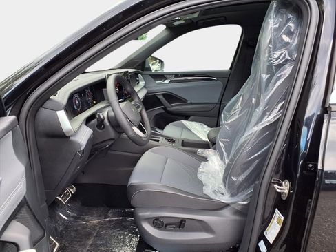 New 2026 Volkswagen Tiguan SE R-Line image 11