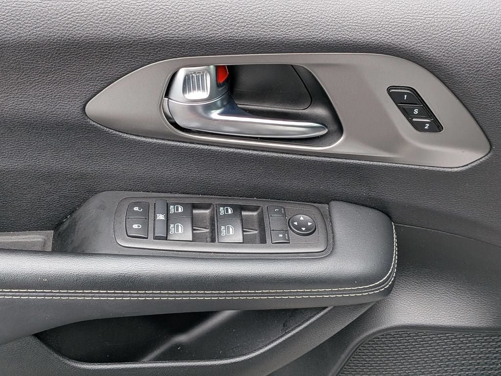 Certified 2025 Chrysler Pacifica Select FWD image 11