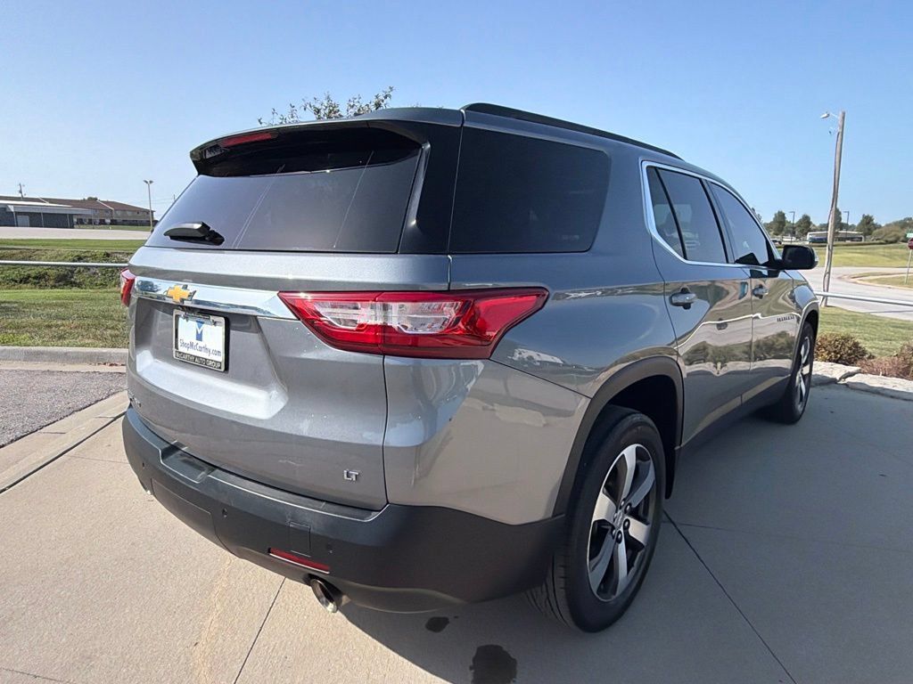 Used 2021 Chevrolet Traverse LT w/ LT Premium Package AWD/4WD image 24
