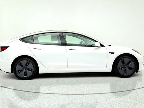 Used 2021 Tesla Model 3 Standard Range Plus RWD image 4