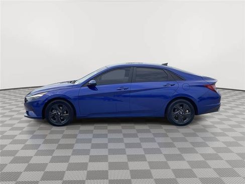 Used 2022 Hyundai Elantra SEL FWD image 2