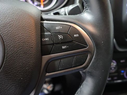 Certified 2019 Jeep Cherokee Latitude Plus w/ Cold Weather Group image 31