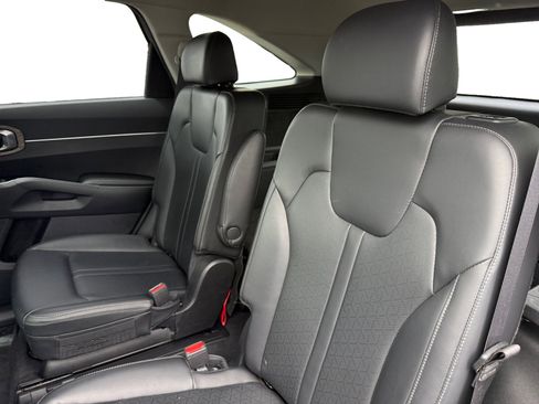 Used 2023 Kia Sorento EX w/ Panoramic Sunroof Package image 16
