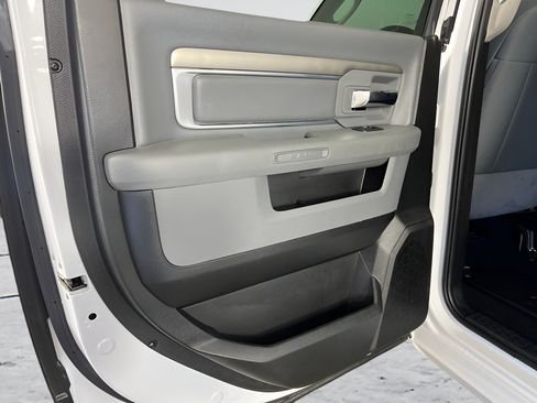 Used 2019 RAM 1500 Classic SLT AWD/4WD image 11