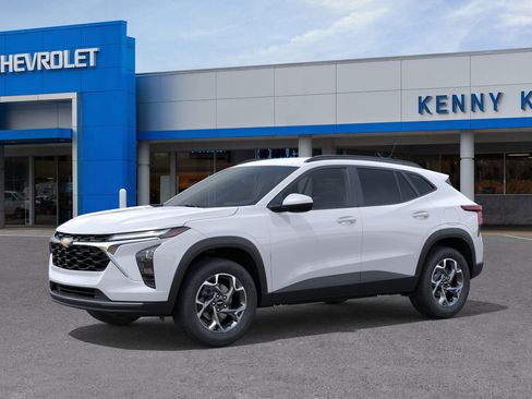 New 2026 Chevrolet Trax LT w/ Driver Confidence Package image 2