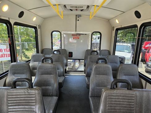 Used 2015 Chevrolet Express 4500 w/ Shuttle Bus Package RWD image 40