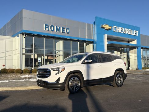 Certified 2021 GMC Terrain SLT w/ Infotainment Package II image 1