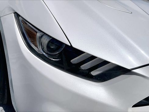Used 2017 Ford Mustang GT Premium RWD image 28
