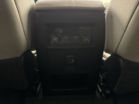 Used 2022 Chevrolet Traverse LS image 18