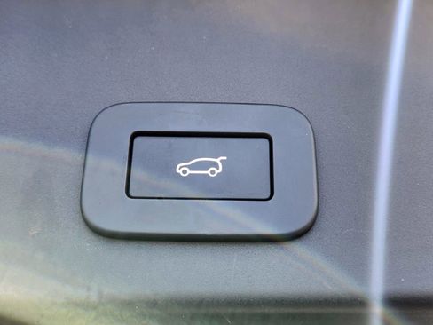 Used 2023 Land Rover Range Rover Evoque R-Dynamic SE AWD/4WD image 6