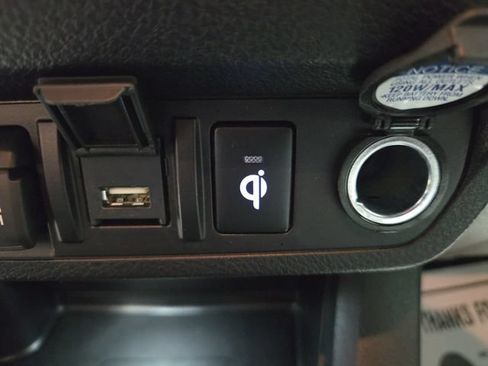 Used 2023 Toyota Tacoma TRD Sport w/ Technology Package AWD/4WD image 17