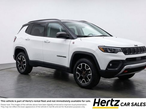 Used 2025 Jeep Compass Trailhawk AWD/4WD image 1