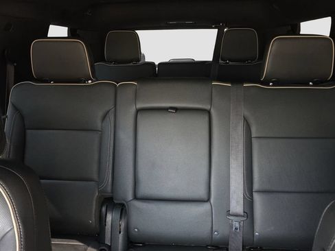 Used 2023 Chevrolet Tahoe Premier AWD/4WD image 12
