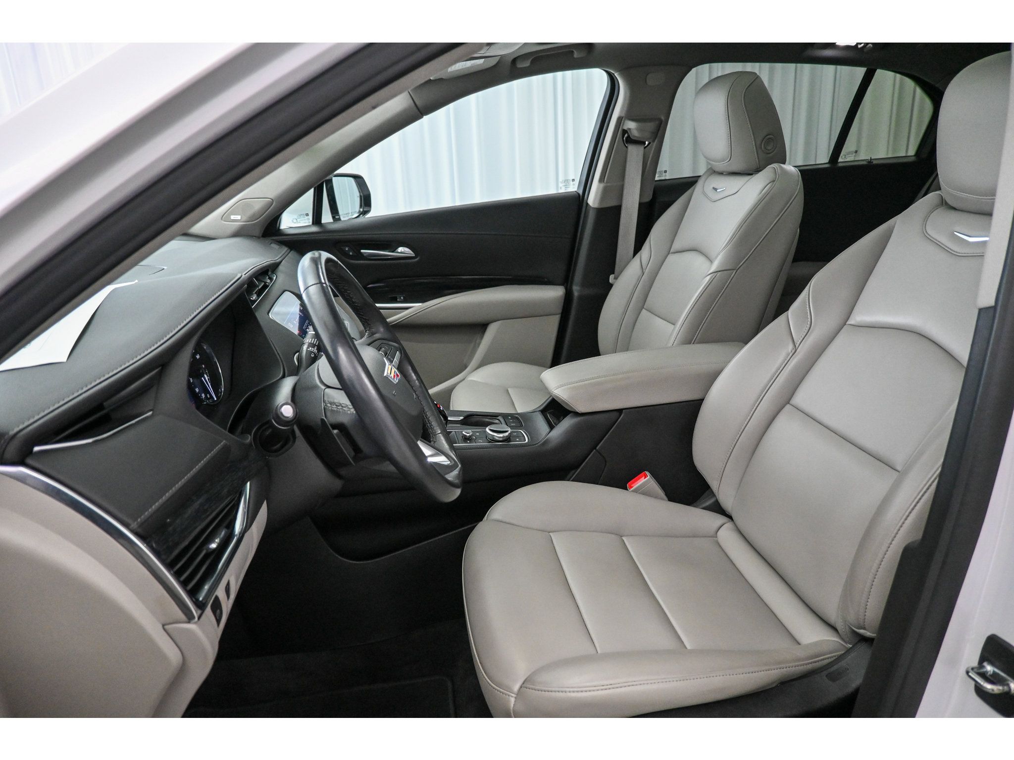 Used 2023 Cadillac XT4 Premium Luxury w/ Cold Weather Package FWD image 34