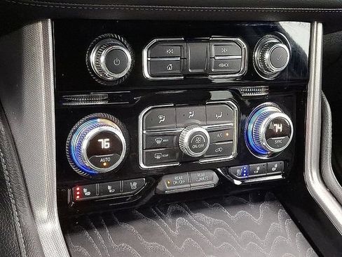 Used 2022 GMC Yukon Denali AWD/4WD image 32