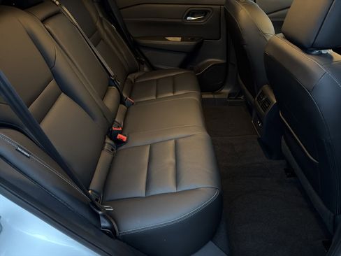 Used 2025 Nissan Rogue SL image 15