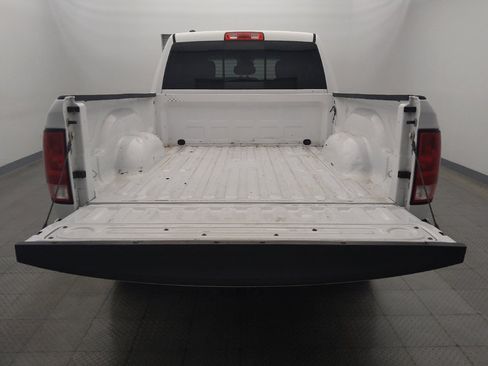 Used 2018 RAM 1500 Classic SLT RWD image 29