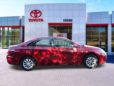 Used 2015 Toyota Camry LE FWD image 2