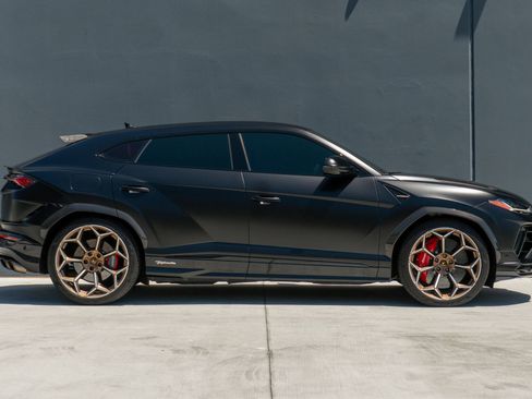 Used 2023 Lamborghini Urus Performante AWD/4WD image 6