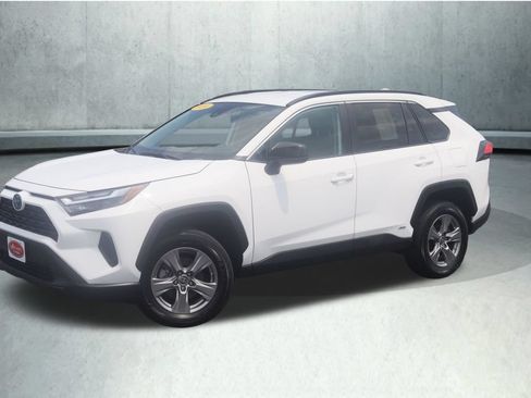 Used 2024 Toyota RAV4 LE AWD/4WD image 18
