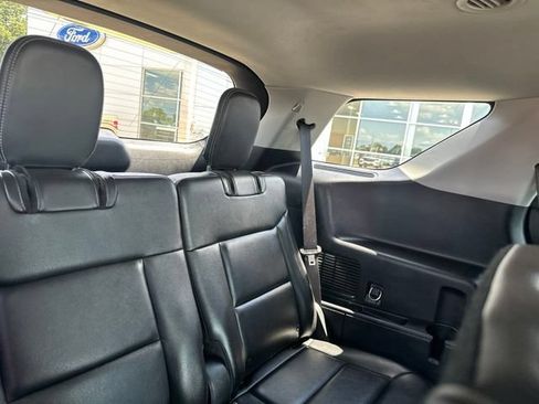 Used 2021 Ford Explorer XLT w/ Equipment Group 202A RWD image 16
