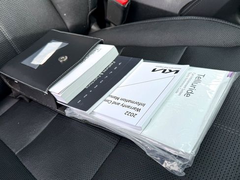 Certified 2022 Kia Telluride EX image 16