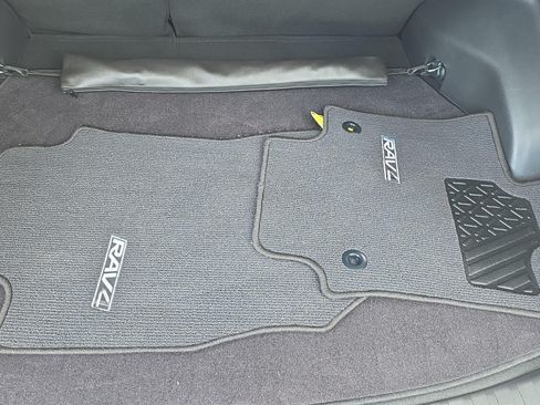 Used 2023 Toyota RAV4 XLE AWD/4WD image 9