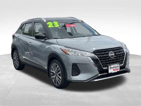 Certified 2023 Nissan Kicks SV FWD image 3