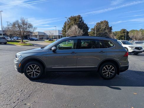 Used 2021 Volkswagen Tiguan SE image 8