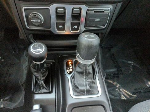 Used 2025 Jeep Wrangler Sport AWD/4WD image 18