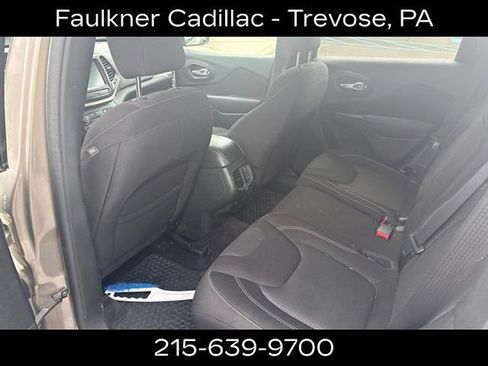 Used 2016 Jeep Cherokee Latitude w/ Cold Weather Group AWD/4WD image 13