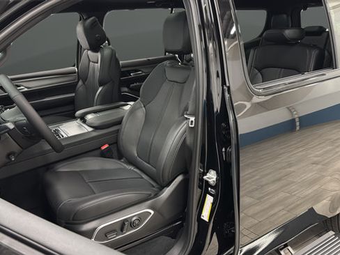 New 2026 Jeep Grand Wagoneer Limited AWD/4WD image 9