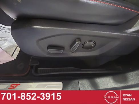 Used 2023 Ford Edge ST-Line image 30