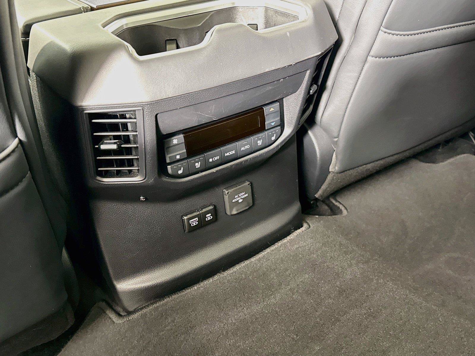 Used 2025 Toyota Sequoia Capstone AWD/4WD image 39