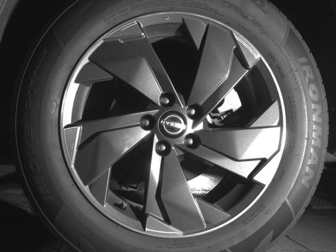 Used 2025 Nissan Rogue SV image 14