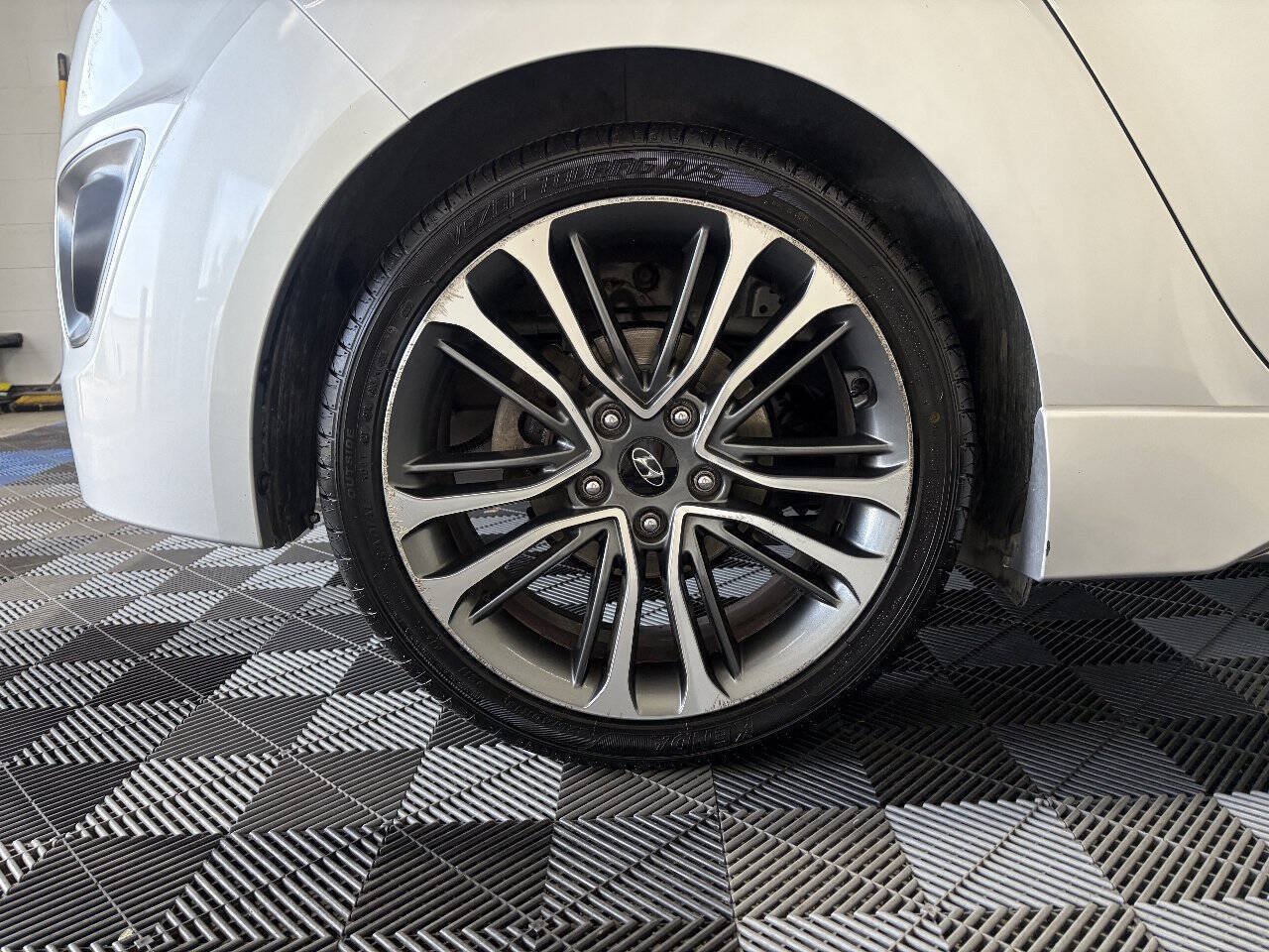 Used 2016 Hyundai Veloster Turbo FWD image 23