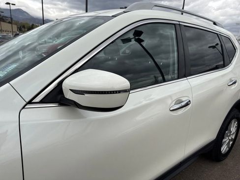 Used 2020 Nissan Rogue SV image 25