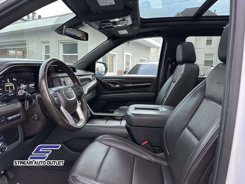 Used 2022 GMC Yukon XL Denali image 16