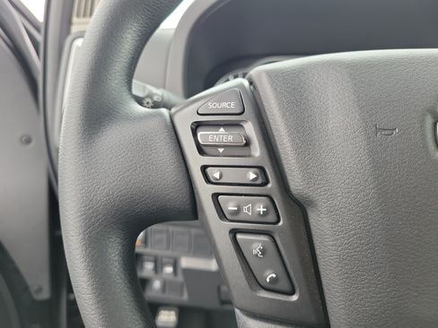 Used 2025 Nissan Frontier SV w/ Tow Package AWD/4WD image 22